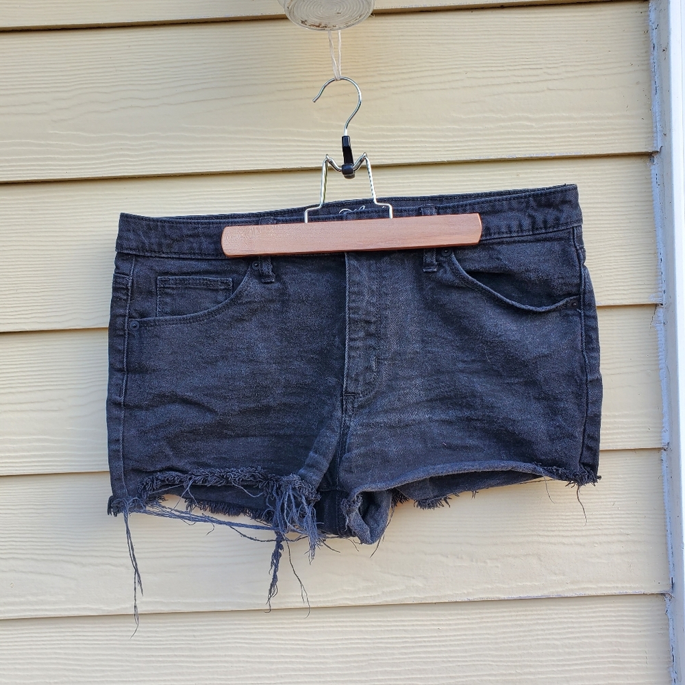 Universal  thread ,women  short sz 14/32